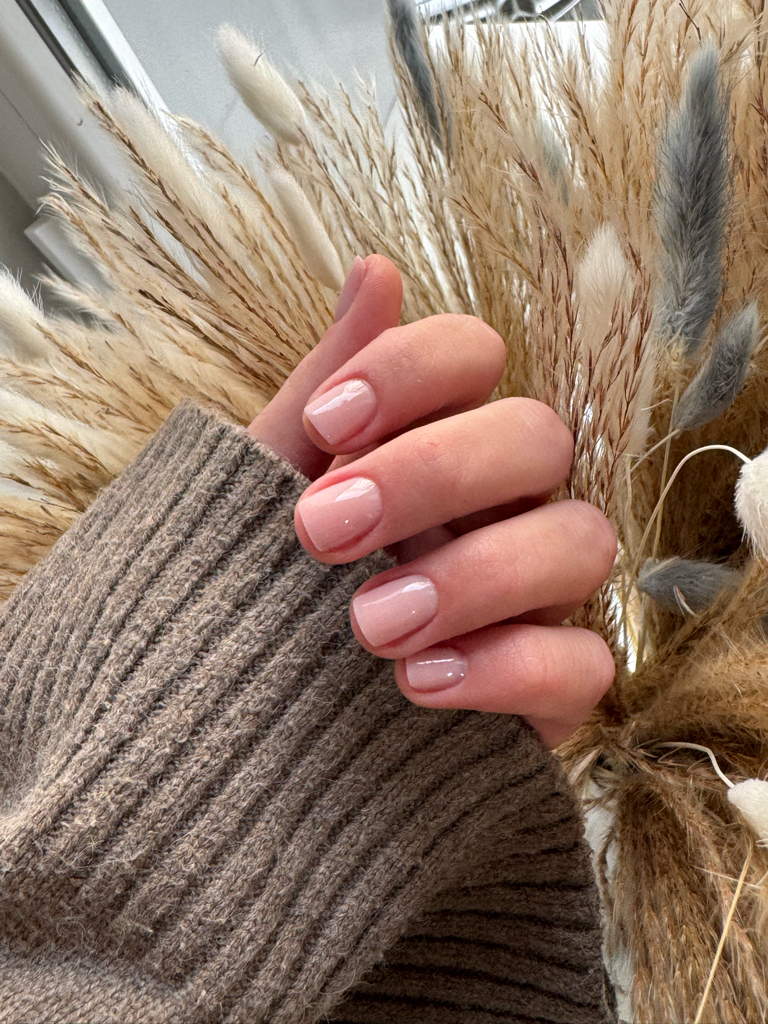 Center Nails — photo 2